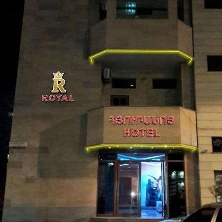 Royal Plus Hotel Erevan Exterior foto