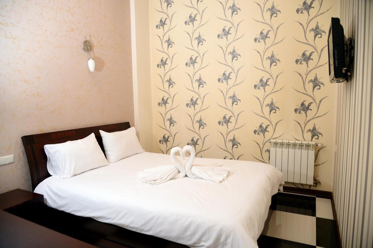 Royal Plus Hotel Erevan Exterior foto