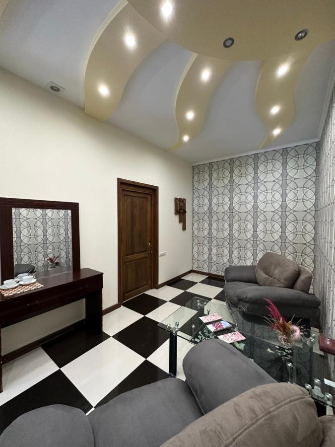 Royal Plus Hotel Erevan Exterior foto