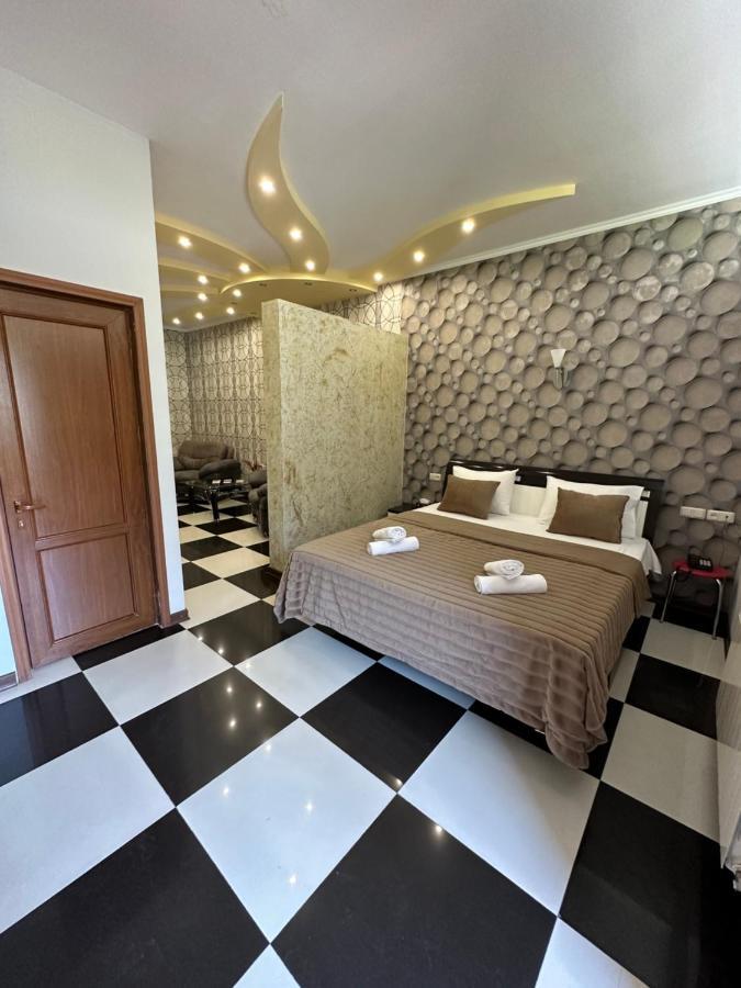 Royal Plus Hotel Erevan Exterior foto