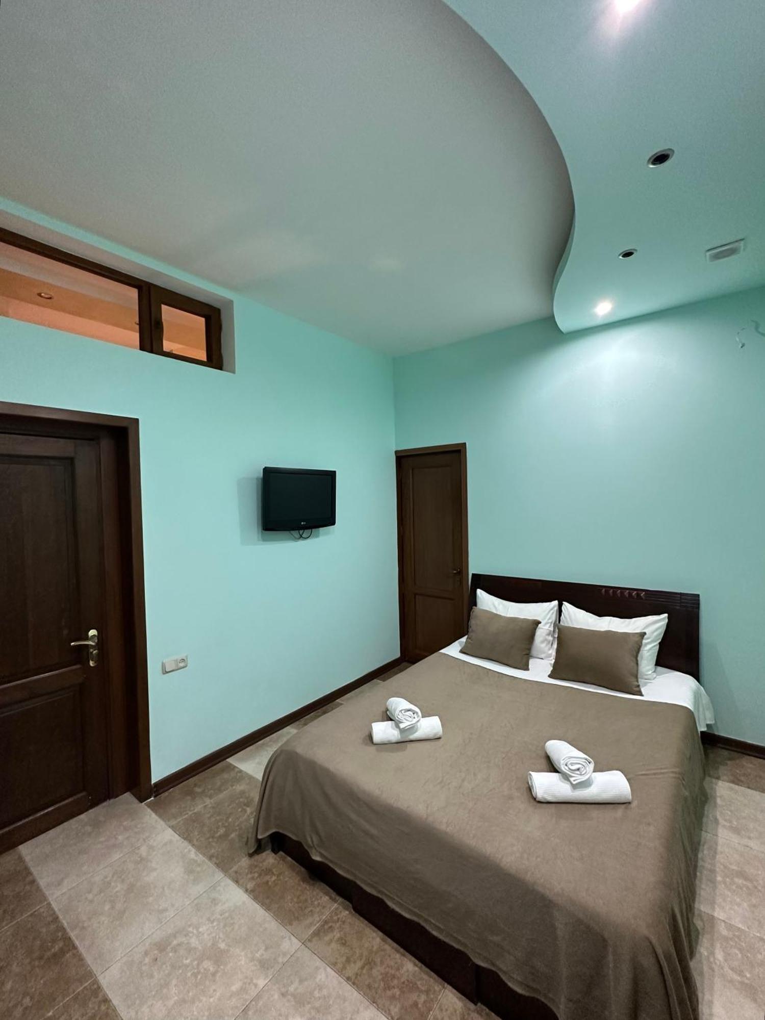 Royal Plus Hotel Erevan Exterior foto
